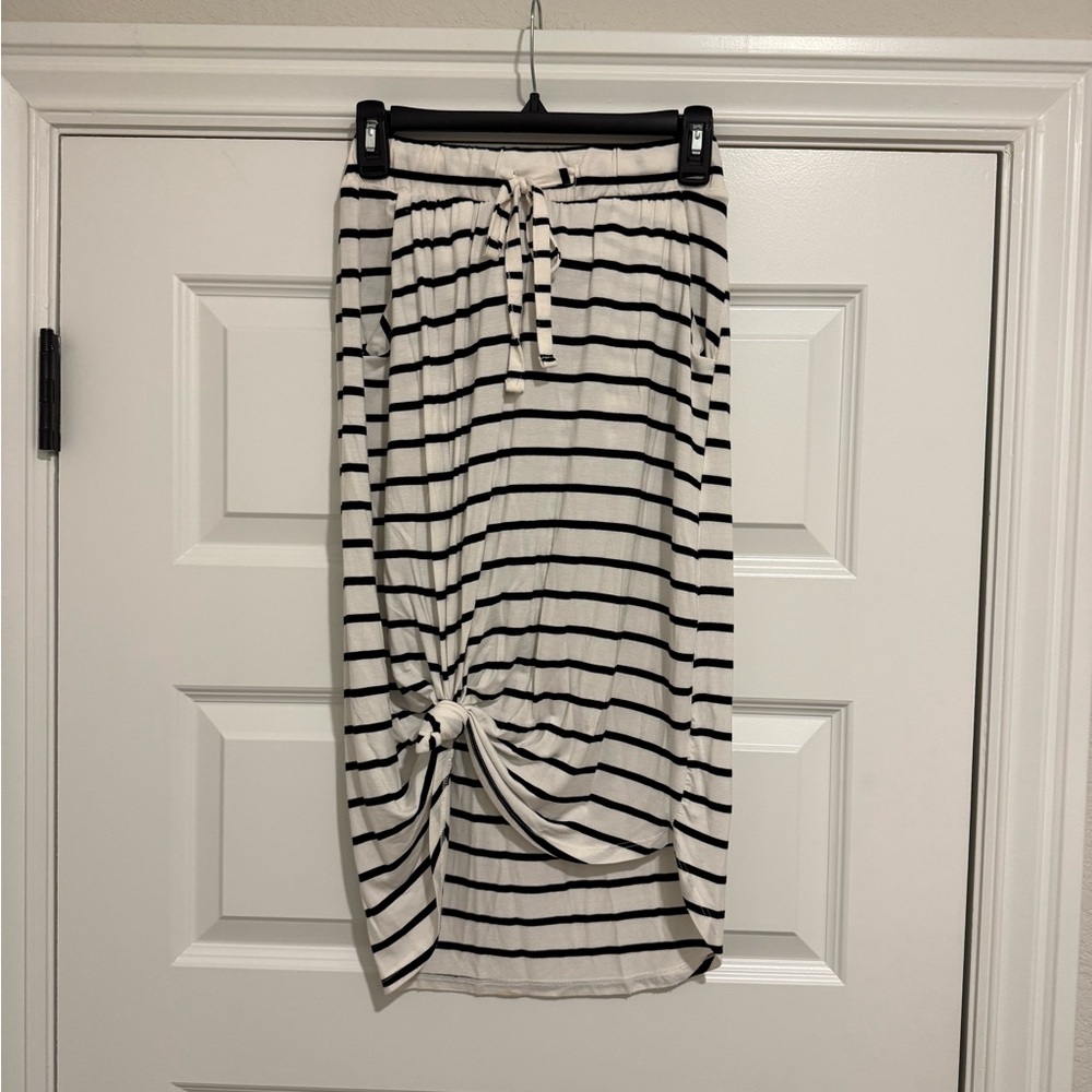 Zenana Outfitters White and Black Striped Midi Skirt with Side Knot